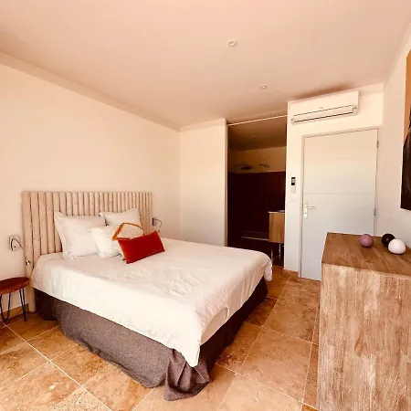 Dina - Douceur Et Calme * Bonifacio (Corsica)