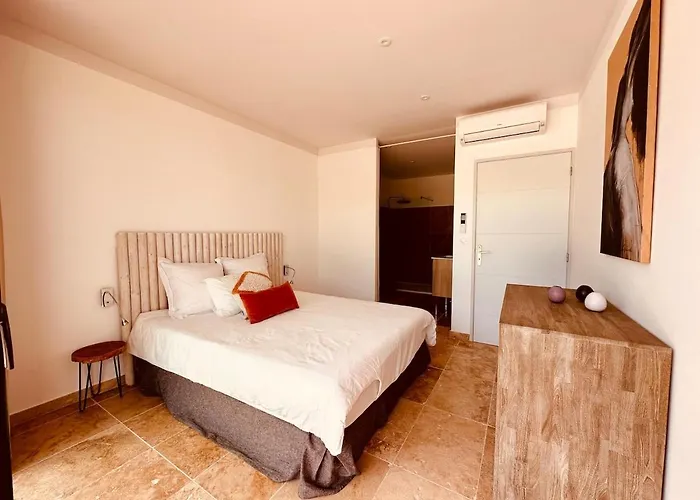 Dina - Douceur Et Calme * Bonifacio (Corsica)